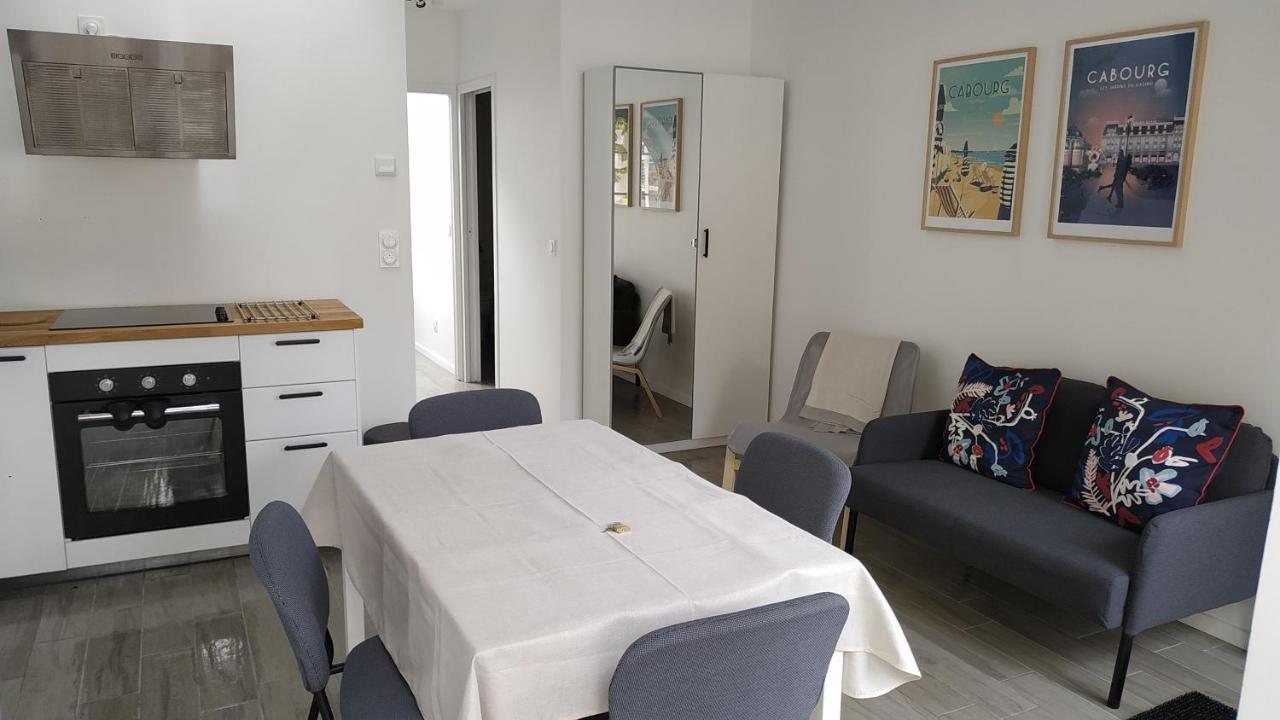 Charmant Et Lumineux Logement, Au Coeur De Cabourg Zewnętrze zdjęcie